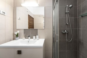 Shower, towels