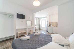 1 sovrum, värdeförvaringsskåp på rummet och strykjärn/strykbräda