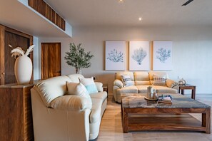 Smart TV, video games, books - Oceanfront Residence with Beach Access (Huatulco)