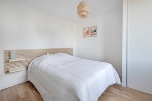4 bedrooms, iron/ironing board, free WiFi