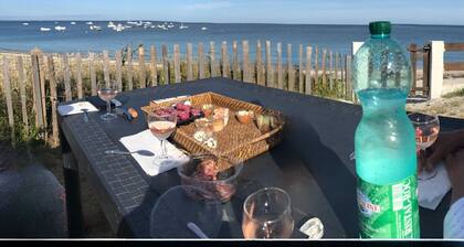 Direct access to the beach - House for 11