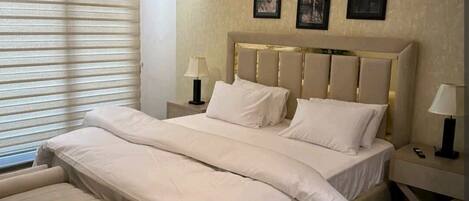 1 slaapkamer, een strijkplank/strijkijzer, wifi, beddengoed