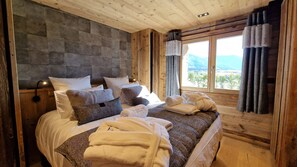 6 Schlafzimmer, Zimmersafe, Schreibtisch, BĂŒgeleisen/BĂŒgelbrett