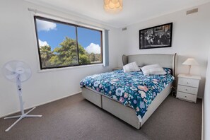 4 bedrooms, iron/ironing board, free WiFi, bed sheets