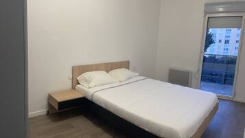 3 bedrooms, travel cot, free WiFi, bed sheets