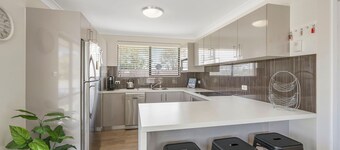 Bridgeview - Relaxing Getaway Near Surf Beach, Lake and Sand