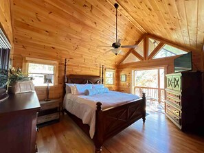 4 bedrooms, WiFi, bed sheets - Pet Friendly-Firepit-Hot Tub-Games-Sleeps 10
(Blue Ridge)
