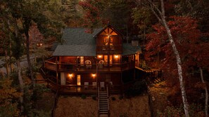 Exterior - Pet Friendly-Firepit-Hot Tub-Games-Sleeps 10
(Blue Ridge)