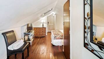 Junior Room, 1 Double Bed | Premium bedding, individually decorated, individually furnished