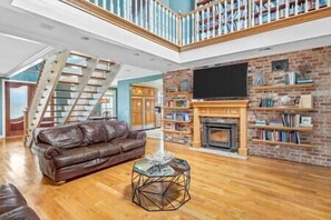 Living area - The Jade Villa | Mini Library (Lake Charles)