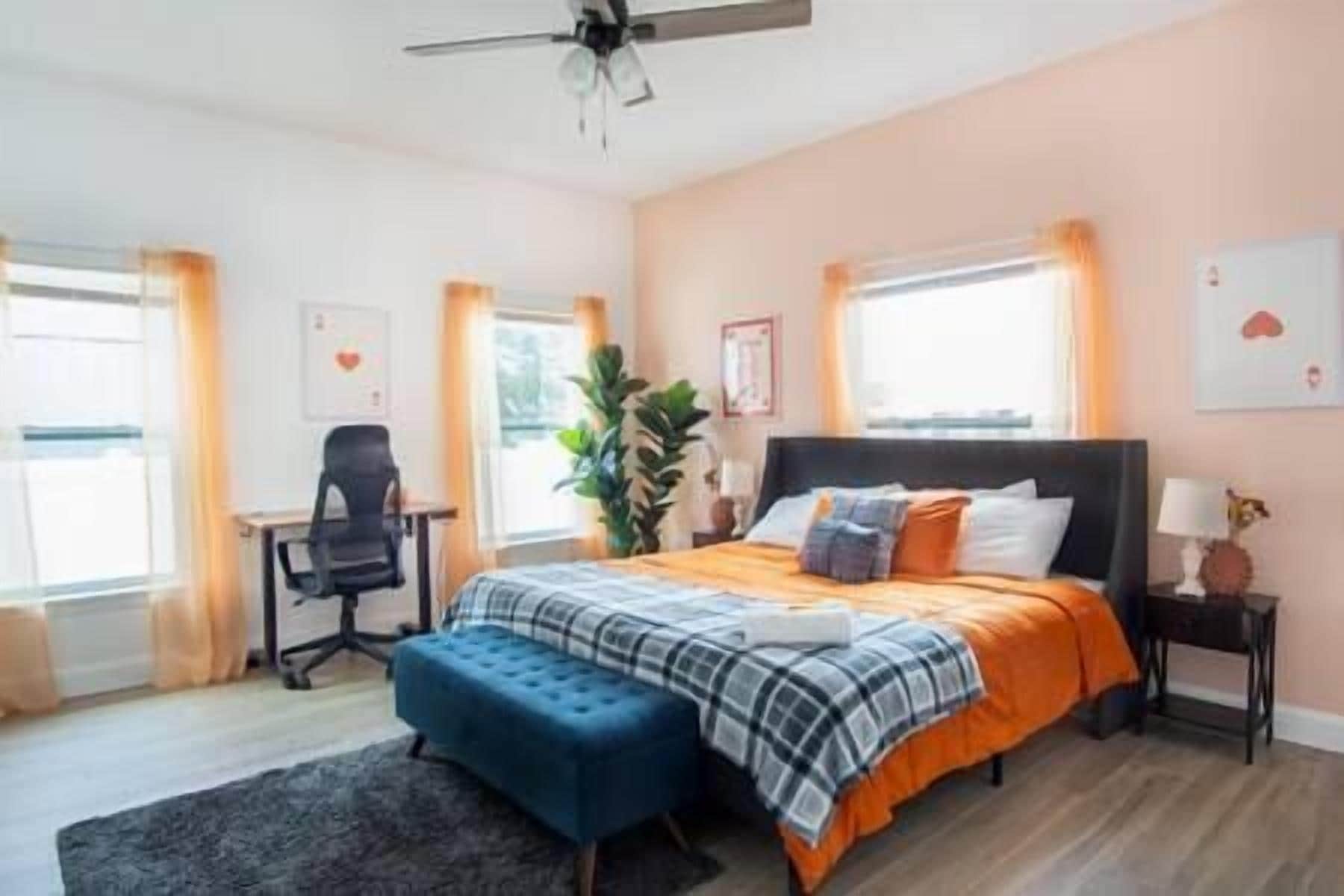 The Topaz Chalet | 5 mins to Busch Gardens | Hot tub
