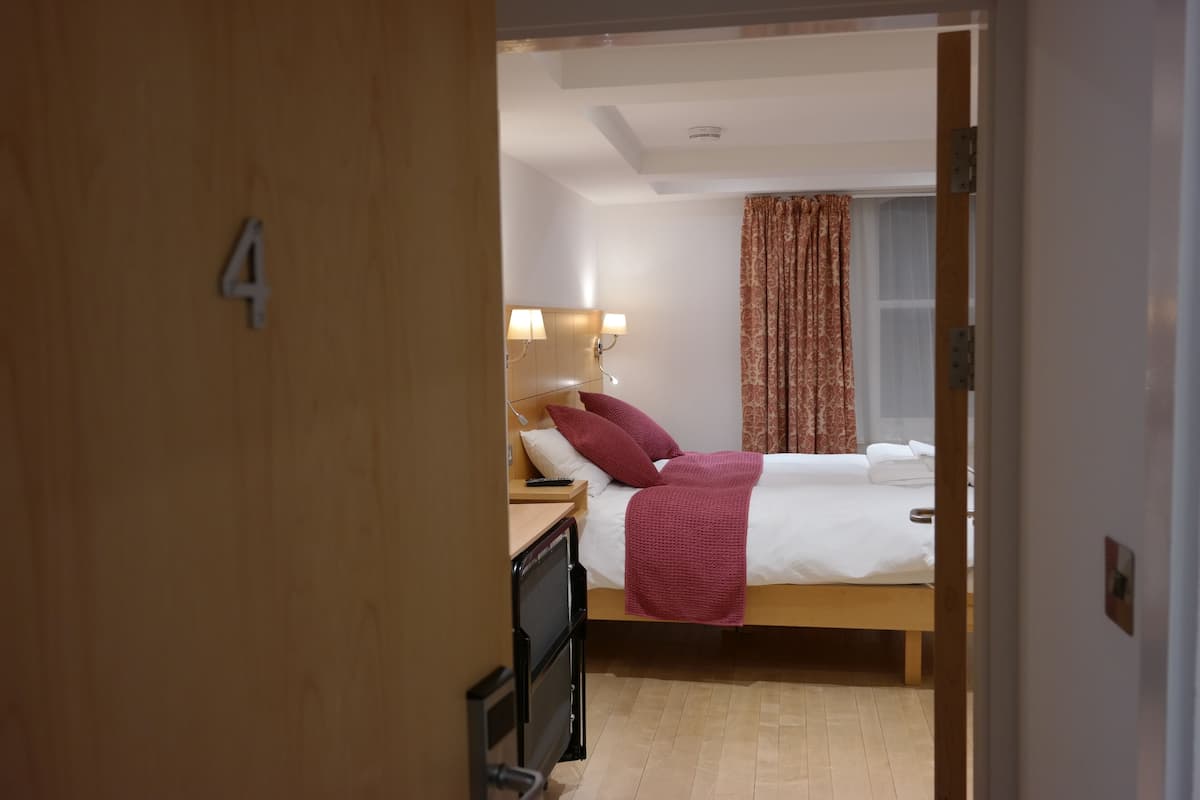 Studio Apartment 4 | Roupas de cama premium, camas com colchões pillow-top