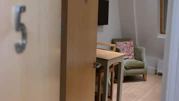 Studio Apartment 5 | Premium bedding, pillowtop beds, in-room safe, blackout drapes