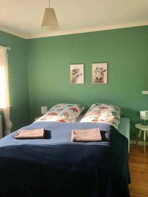 Double room with shared private facilities | Individuell dekoriert, individuell eingerichtet, Verdunkelungsvorhänge
