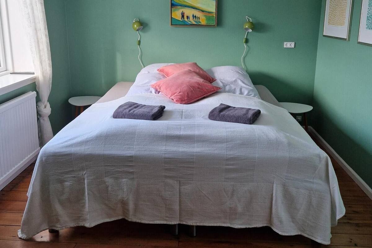 Double room with shared private facilities | Blendingsgardiner, strykejern/-brett og wi-fi (inkludert)