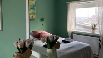 Double room with shared private facilities | Individually decorated, individually furnished, blackout drapes