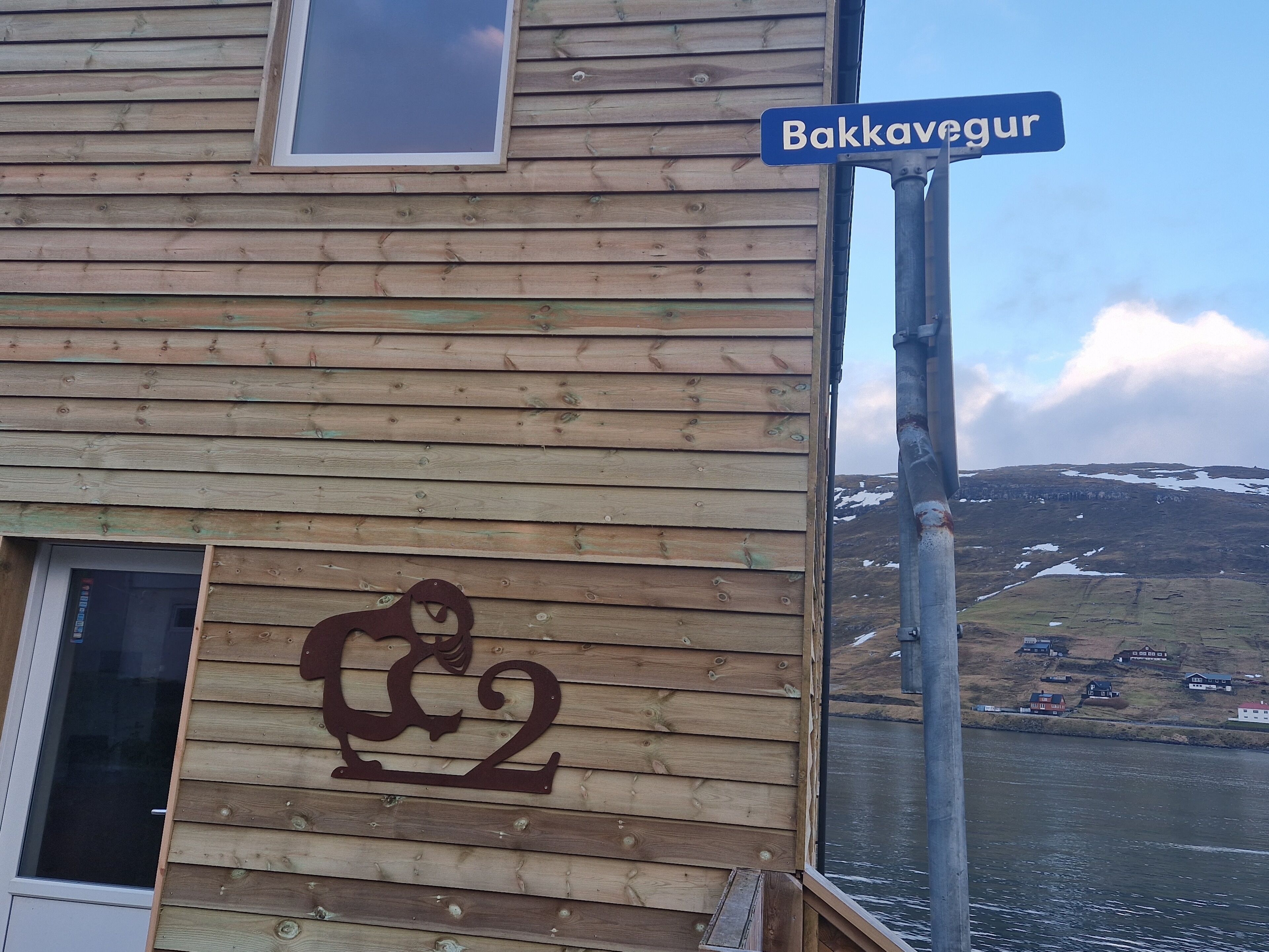 Vista frontal de la propiedad