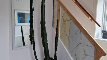 Dbl./Twin room with shared private facilities | Living area | Flat-screen TV