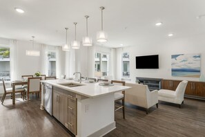 Dining - Unit 326 @ The Pointe | Resort Pool + Hot Tub | Grills, Fire Pit, & Restaurant (Rosemary Beach)