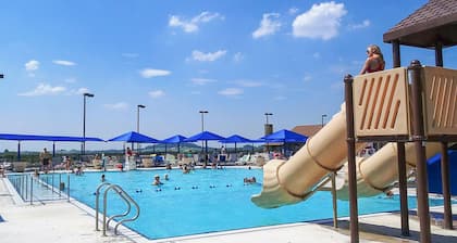 Semi-Private Pool Access,Near Resort, Spa, Golf and Trails!