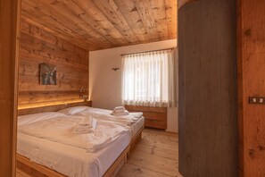3 bedrooms, free WiFi, bed sheets