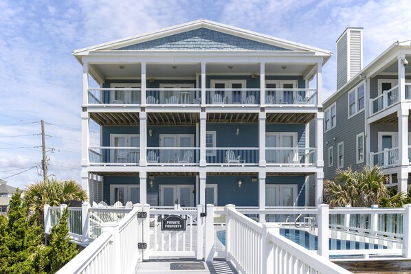 Exterior - A Pierless Vista, Oceanfront House in Atlantic Beach, NC! (Atlantic Beach)