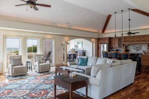 Smart TV, table tennis, stereo - A Paradise Found, Almost Oceanfront House in Pine Knoll Shores, NC! (Pine Knoll Shores)