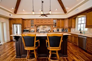 Frigorifero, microonde, forno, lavastoviglie