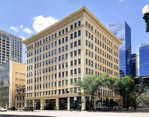 Exterior - Bright Loft Downtown Edmonton (Edmonton)