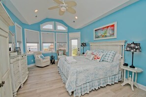 4 bedrooms, iron/ironing board, WiFi