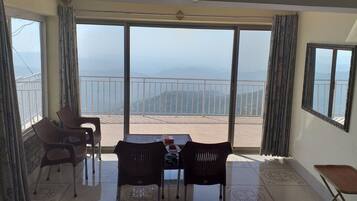 Quarto casal luxo | Vista para a montanha