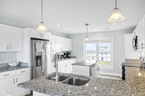 Réfrigérateur, micro-ondes, four, lave-vaisselle