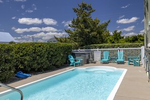 Een verwarmd zwembad