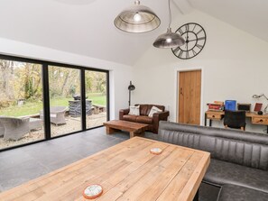 Dining - Glas y Dorlan (Newport)