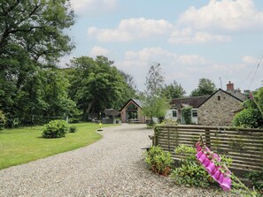 Property grounds - Glas y Dorlan (Newport)