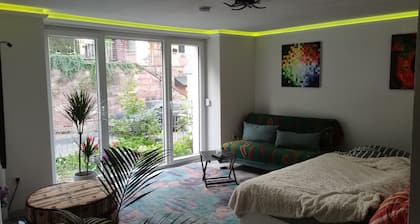 40 qm Wohnung mit Wintergarten / Gewölbekeller und Garten