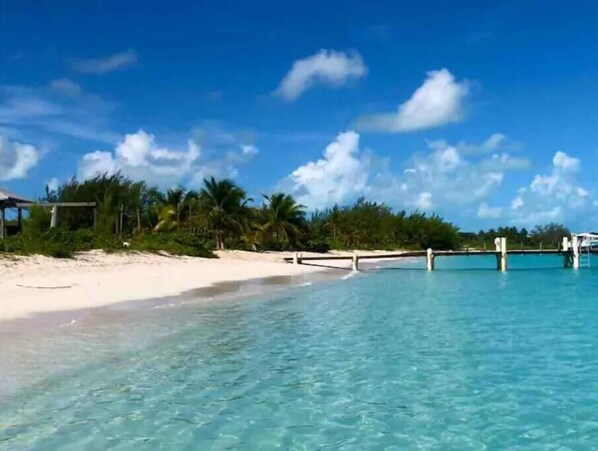 Beach nearby, sun-loungers, beach towels