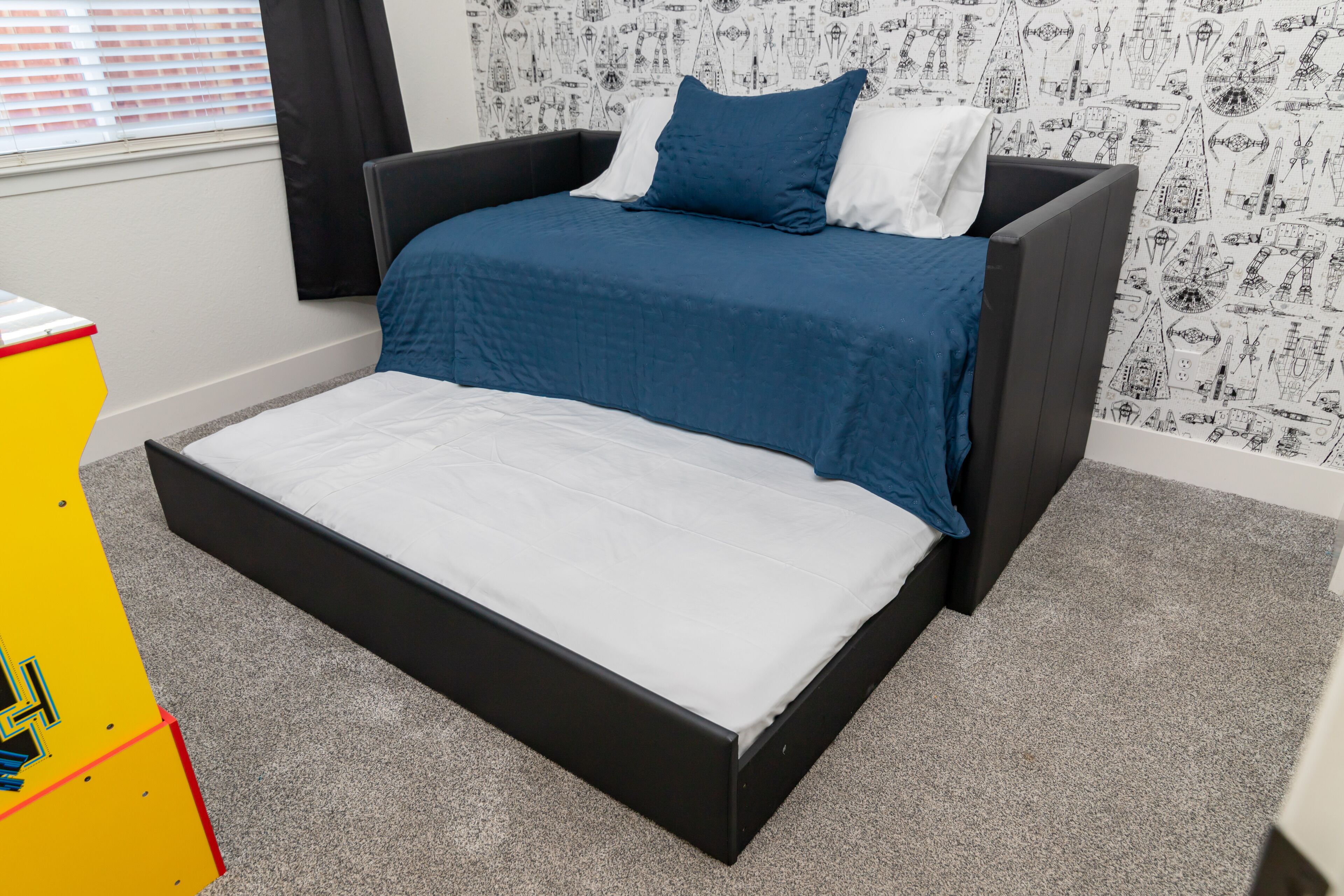 4 bedrooms, desk, iron/ironing board, travel cot