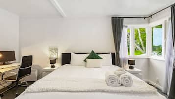 3 bedrooms, desk, iron/ironing board, free WiFi