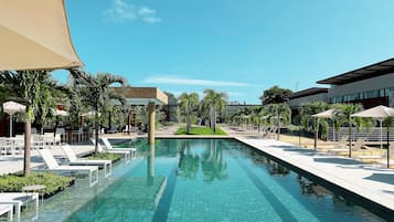 Deluxe Apartment | Pool | Outdoor pool