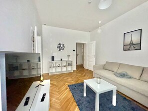 Living area - Rembrandt street Family Apartment (Vienna)