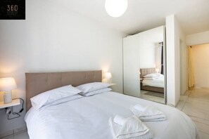 4 bedrooms, desk, iron/ironing board, travel cot