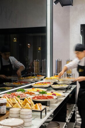 Free daily buffet breakfast