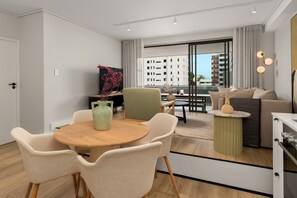 Dining - Designer Apartment in New Development in Sea Point (Cape Town)