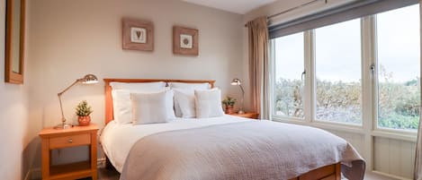 2 bedrooms, individually decorated, individually furnished, free WiFi