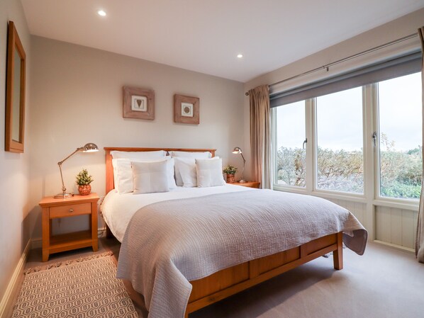 2 bedrooms, individually decorated, individually furnished, free WiFi - Breakers (Bamburgh)