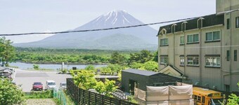 A rental cottage hutte with a view of Mt Fuji a / Minamitsurugun Yamanashi