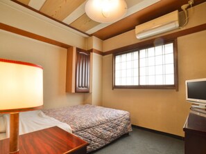 1 soverom, skrivebord, strykejern/-brett og wi-fi (inkludert)