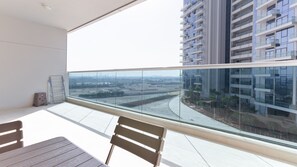 Comfort Apartment | Balcony - Luxury StayCation - Vibrant 1BR Apartment With Pool and Huge Balcony  (Dubai)