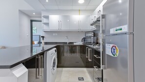 Leilighet – comfort | Eget kjøkken | Kjøleskap, mikrobølgeovn, ovn og brødrister